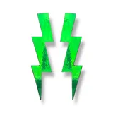 Par de aros colgantes con forma de rayo, con superficie holográfica que refleja tonos rosados, celestes y azules.