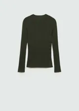 Buzo de punto fino color verde oscuro, con cuello perkins y manga larga. Presenta un diseño semitransparente con abertura lateral y cierre de botones decorativos en el costado.