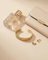 Pulsera esclava de acero con baño de oro, diseño de cadena de eslabones entrelazados con acabado brillante.