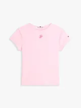 Remera slim fit de color rosa, confeccionada en punto de algodón elástico, con cuello redondo y logo bordado en el pecho.