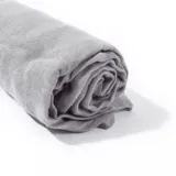 Pashmina gris piedra de tejido ligero y suave.