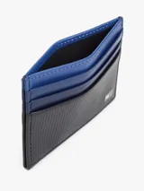 Tarjetero Tommy Hilfiger de diseño compacto y ultraplano, confeccionado en piel genuina. Presenta una combinación de colores en azul y negro con textura acanalada en la parte inferior y el logo de la bandera de la marca aplicado en metal.