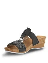 Sandalia de plataforma baja Hush Puppies modelo Bax III, de color negro con detalles de tachas plateadas en la tira delantera y suela con textura símil madera.
