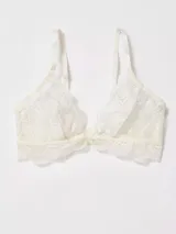 Bralette de encaje color lila con diseño floral, breteles finos ajustables y terminaciones festoneadas.