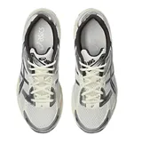 Championes Asics modelo Gel-1130, color blanco con detalles en marrón y plateado, confeccionados en malla transpirable y superposiciones sintéticas.