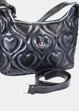 Cartera hobo negra de cuero sintético acolchado con diseño de corazones y logo plateado de Vivienne Westwood al frente.