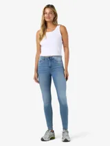 Jean skinny de tiro alto en denim elástico y diseño clásico de cinco bolsillos.
