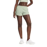 Short deportivo New Balance de dama, modelo WS41226NUM, color verde claro. Confeccionado en tejido elástico con tecnología NB DRY que absorbe la humedad.