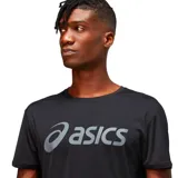Remera deportiva Asics negra con logo plateado estampado en el pecho. Confeccionada en tejido de punto de secado rápido y materiales reciclados.