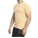 Remera deportiva gris jaspeado de poliéster, con cuello redondo y logo Umbro estampado en blanco en el pecho.