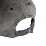 Gorra Adidas color gris con logo bordado en el frente.