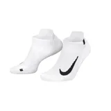 Pack de dos pares de medias invisibles Nike Multiplier negras con logo blanco.