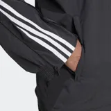 Campera Adidas Adilenium Season 3 negra con cierre frontal y logo blanco en el pecho. Diseño con cremalleras ocultas en las mangas y cordón elástico ajustable en el bajo.