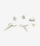 Kit de tres pares de caravanas de metal plateado que incluye un par con dije de spike colgante, un par de spikes pequeños y un par con diseño de estrella.