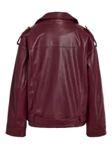 Campera biker de manga larga estilo rockero color bordó, con cuello con solapas, cierre delantero asimétrico, bolsillos con cierre, presillas en los hombros y cinturón ajustable con hebilla metálica en la cintura. Confeccionada en poliéster con recubrimiento de poliuretano.