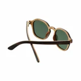 Lentes de sol Indie Bali con marco de madera ébano y maple, lentes polarizados con protección UV 100% y bisagras flex.