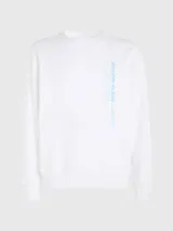 Buzo de felpa blanco con cuello redondo y puños y bajo acanalados. Presenta un logo vertical apilado en color celeste claro en el frente.