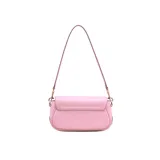 Bolso de hombro Marc Jacobs modelo The Clover, confeccionado en piel suave color rosa. Presenta una silueta redondeada con ribetes ornamentales, cierre magnético y el sello J Marc en el frente. Incluye correa de piel extraíble y correa de cadena.
