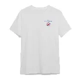 Remera manga corta color gris oscuro con un estampado gráfico en la espalda dividido en cuatro paneles: una luna creciente naranja, una figura humana sosteniendo un objeto en un fondo rosa, otra figura humana sosteniendo un objeto en un fondo azul, y una flor estilizada en un fondo verde.