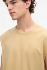 Musculosa de jersey de algodón pesado color marrón, de calce relaxed y con diseño estampado en la espalda con la frase "No Rush" y motivos ilustrados.