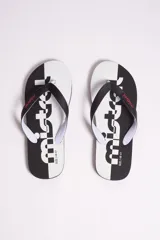 Ojotas Mistral con diseño bicolor en blanco y bordó, con estampado del logo de la marca y tiras de goma en color bordó.