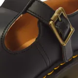 Zapatos Mary Jane Dr. Martens modelo Polley Black Smooth, confeccionados en cuero negro con tira en T, hebilla metálica ajustable y costuras amarillas características en la suela.