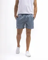 Short de baño rosado con estampado de rombos, cintura elastizada con cordón ajustable, bolsillos laterales y trasero.