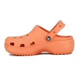 Zuecos Crocs modelo Band Plataforma, color salmón.