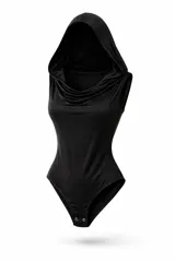 Body negro sin mangas con capucha integrada y cuello drapeado. Confeccionado en tejido elástico con cierre de broches en la entrepierna.