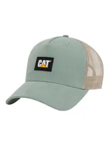 Gorra Caterpillar de 5 paneles, color verde claro con malla trasera en tono tostado y parche rectangular frontal con el logo de la marca.