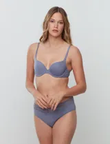 Soutien de lycra color gris con aro y copa preformada. Breteles fijos regulables.