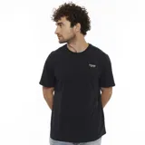 Remera de hombre Wrangler color azul marino, de corte clásico, manga corta y cuello redondo. Estampado pequeño con el logo de la marca en el pecho.