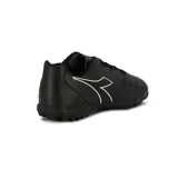 Championes de fútbol Diadora modelo Halo Tf M, color negro con logo blanco en el lateral.