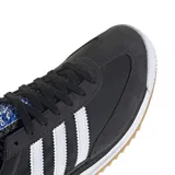 Zapatillas Adidas SL 72 RS T, color negro con las tres tiras laterales en blanco y detalles en azul.