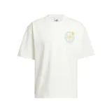 Remera de manga corta Adidas, modelo OG Crest Tee Argentina, color blanco con diseño holgado, cuello redondo y pequeño estampado circular en el pecho conmemorativo de baloncesto.