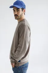 Sweater de plush color celeste.