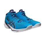 Championes de voleibol Asics Sky Elite FF MT 2, de caña media, color celeste con detalles en azul marino y blanco.