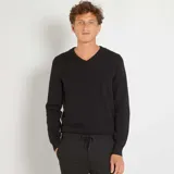 Sweater negro de punto liso con cuello en V y mangas largas.