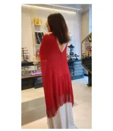 Capa de lurex color negro, talle único.