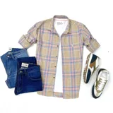 Camisa leñadora de algodón peinado a cuadros beige, rosa y lila, de manga larga con puños abotonados y cuello clásico.