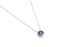 Collar de plata 925 con dije redondo y circonia color violeta.