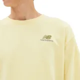 Buzo amarillo de algodón con cuello redondo y logo de New Balance bordado en el pecho.