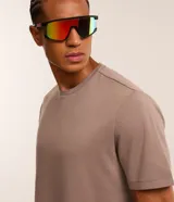 Remera deportiva Get Over de color azul marino, confeccionada en tech fleece con tecnología dry de secado rápido, cuello redondo y manga corta, de corte holgado.