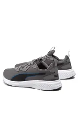Championes deportivos Puma en color blanco, con detalles en verde y negro, diseño de malla transpirable y suela con amortiguación.