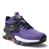 Championes de básquet Topper modelo Basket Flight, color violeta con detalles en negro, blanco y naranja. Presentan una estructura de malla transpirable, refuerzos laterales sintéticos y suela con diseño de tracción multicolor.