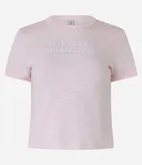 Remera new t-shirt confeccionada en malla de algodón certificado. La blusa tiene cuello redondo, mangas cortas y estampa lettering "Los Angeles".
