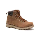 Bota de caña media Caterpillar modelo Sire WP, confeccionada en cuero nobuk impermeable, con sistema de cordones con ganchos metálicos, cuello acolchado en contraste y suela de goma resistente.