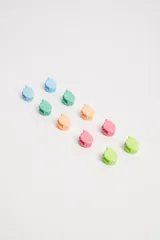 Pack de diez mini pinzas para el pelo con diseño de frutilla en tonos pasteles variados.