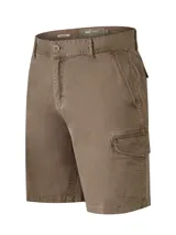 Short cargo de gabardina color marrón de la marca RKF, modelo Kunapro. Cuenta con múltiples bolsillos funcionales en los laterales, delanteros y traseros, presillas para cinturón y cierre con botón.