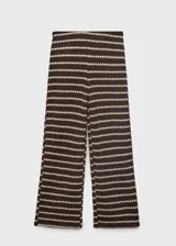 Pantalón de punto marrón con estampado geométrico en color crema, de corte recto y tiro medio, con cintura elástica.